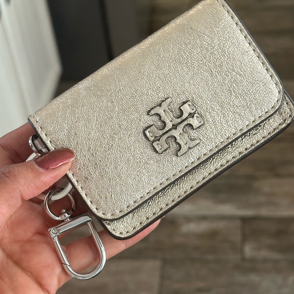 New Tory burch THEA METALLIC FLAP CARD CASE WHITE GOLD - Picture 2 of 8